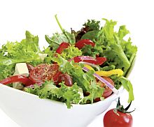 eine schüssel mit salat