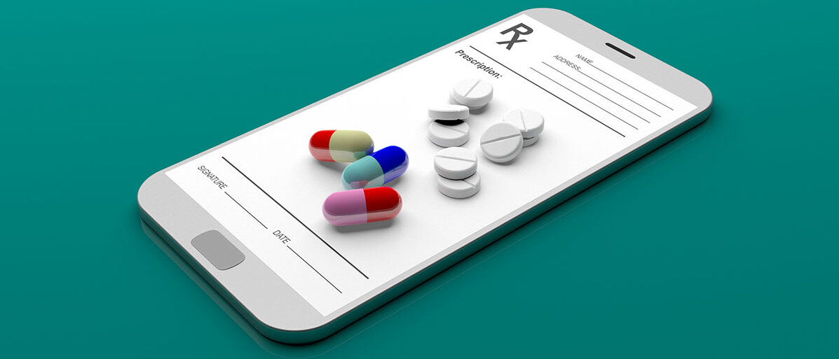 3D-Illustration: Pillen und Rezept auf einem Smartphone. 