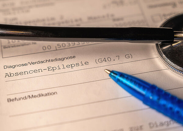 Absencen Überweisung mit der Diagnose Absencen-Epilepsie