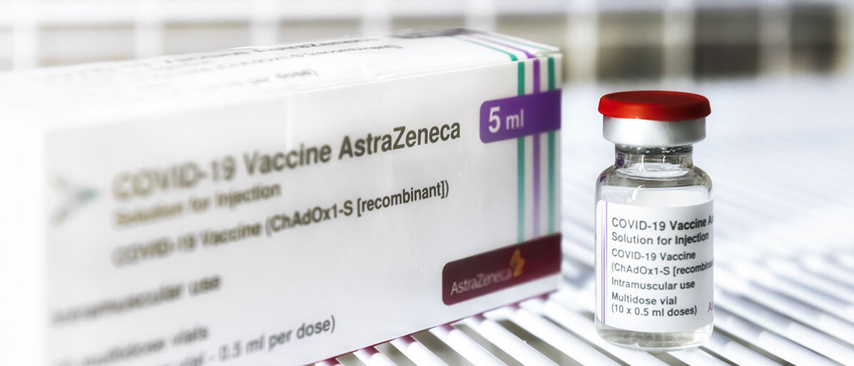 Box und Ampulle Vaxzevria des Herstellers AstraZeneca