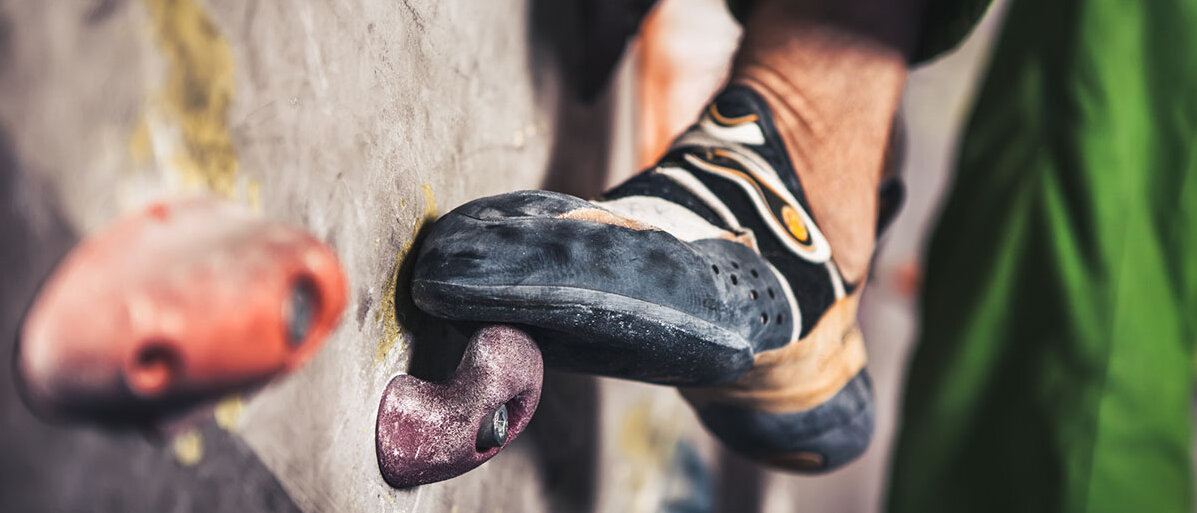 Bouldern bei ADHS FuĂ auf Kletterwand