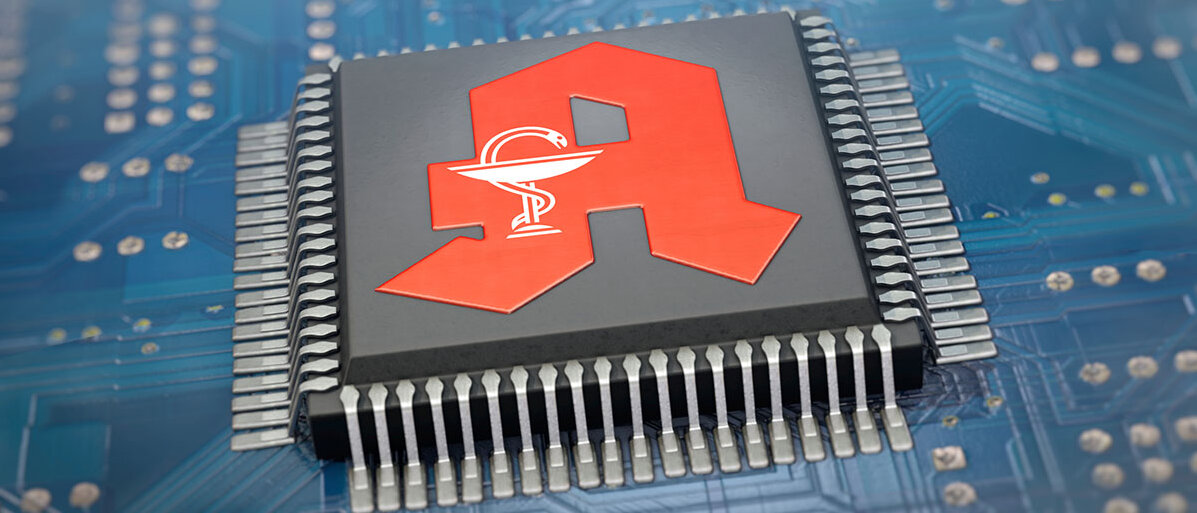 Computer-Chip mit Apotheken-Symbol