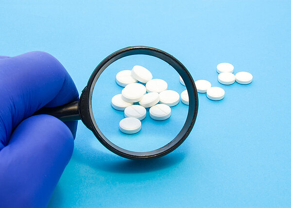 Drug-Checking Tabletten unter der Lupe
