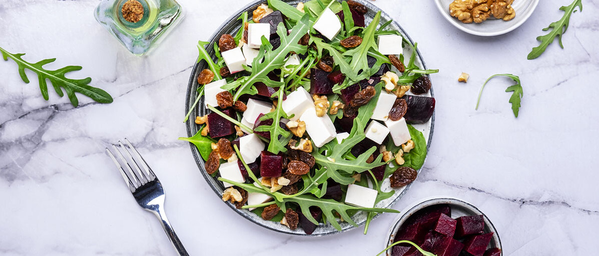 Rote Bete mit Ziegenkäse und Salat 