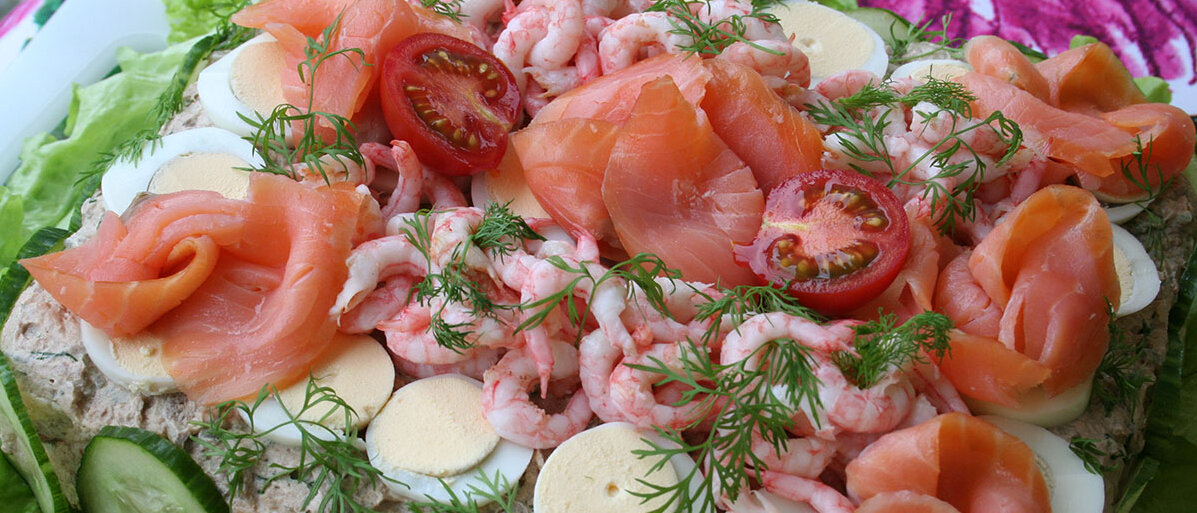 Brottorte mit KrabbenfĂĽllung Brottorte mit KrabbenfĂĽllung und Lachs- sowie Eitopping