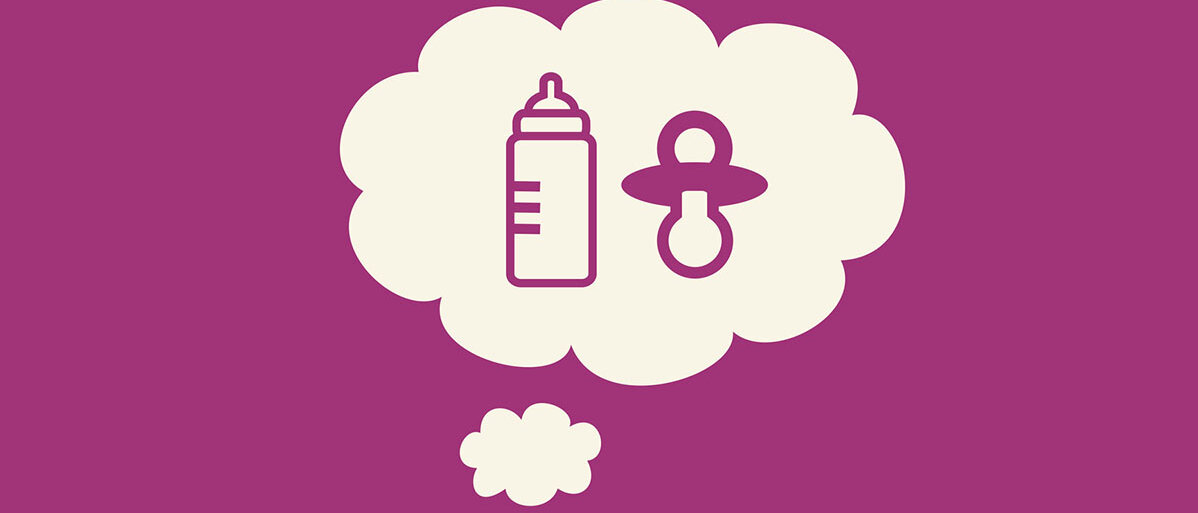 Weiße Wolke in der eine Babyflasche und ein Schnuller ist auf lila Hintergrund