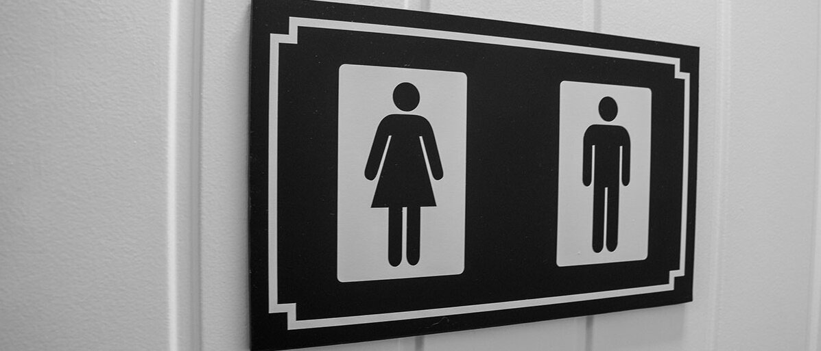 WC-Schild mit Mann- und Frau-Symbol