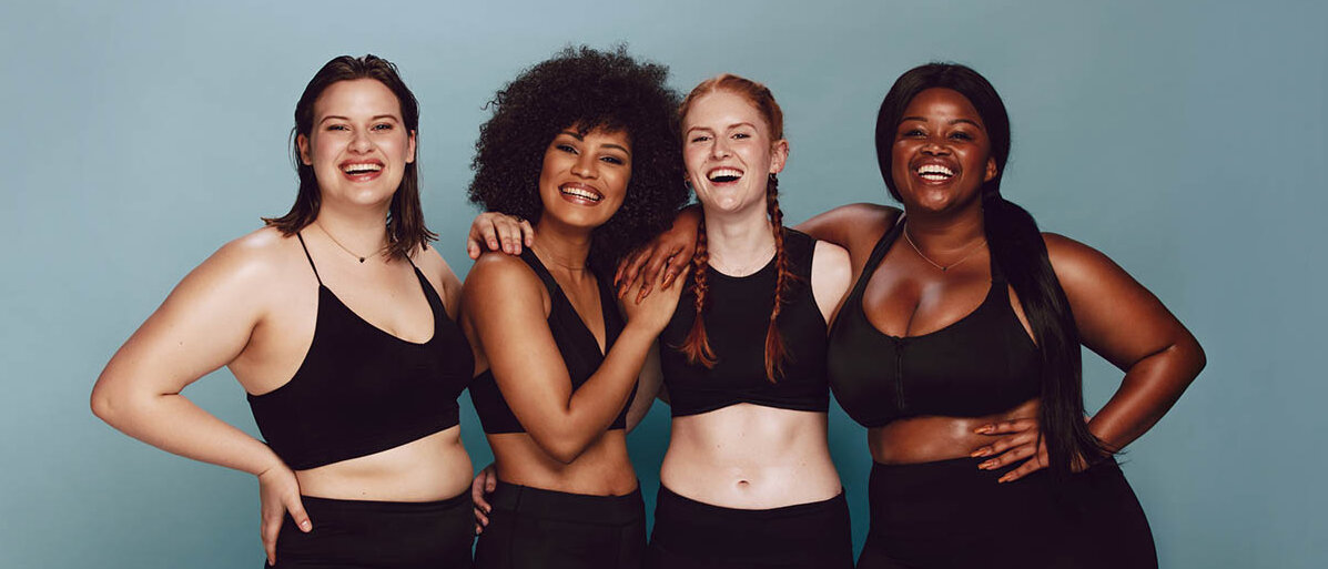 Übergewicht und seine Risikofaktoren: Der OBSCORE als Alternative bildet es besser ab als der BMI. Vier Frauen gleicher Körpergröße und unterschiedlicher Statur