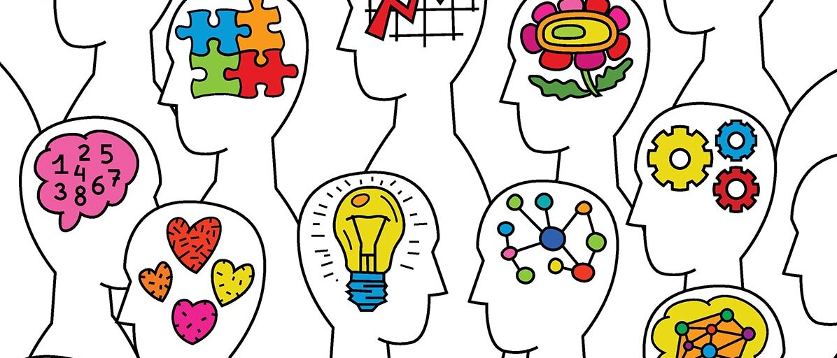 Linienzeichnungen vieler Köpfe, die mit unterschiedlichen bunten Bildern gefüllt sind, zum Beispiel ein Netzwerk, Zahlen, Bienen, eine Blume, Herzen oder Zahnräder.