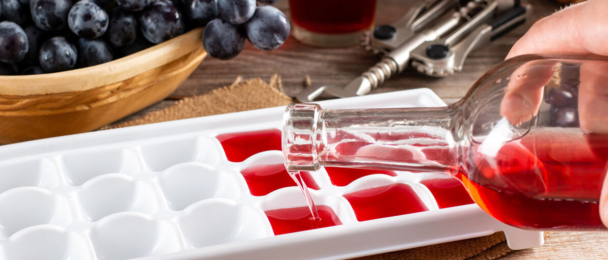 Rotwein in Eiswürfelform 