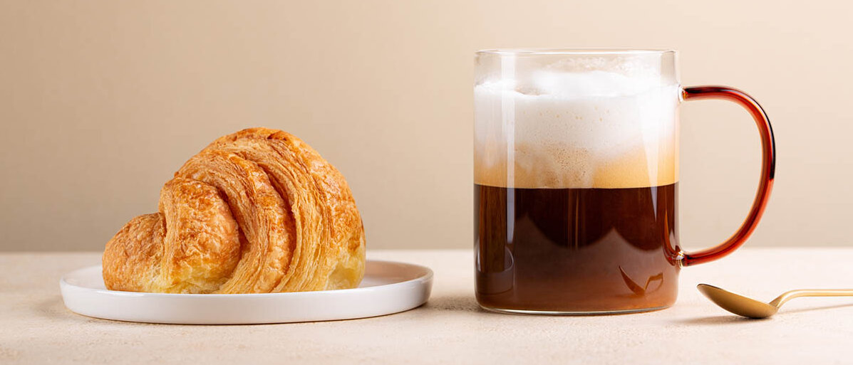 Frühstück in anderen Ländern: Was sind die Frühstücksgewohnheiten für ein traditionelles Frühstück in Thailand, Australien, Italien, Türkei, China, Äthiopien, Peru, England und Spanien? Croissant und Milchkaffee