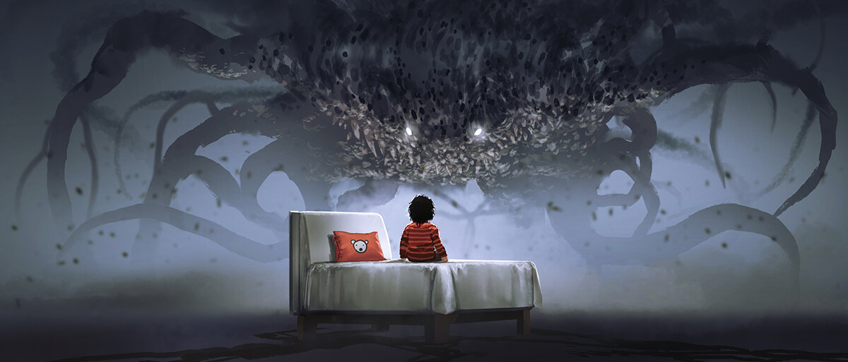 Ein Kind im Bett, im Hintergrund ein großes, schematisch dargestelltes Monster