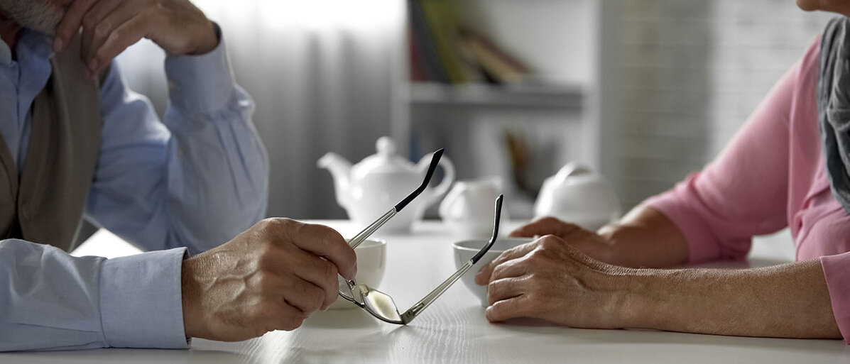 Altes Paar hat sich nichts mehr zu sagen