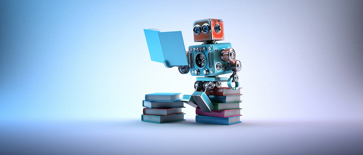 Ein Roboter liest Bücher