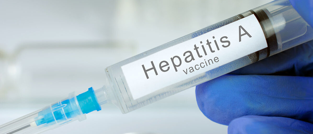 Spritze mit Hepatitis A Impfstoff
