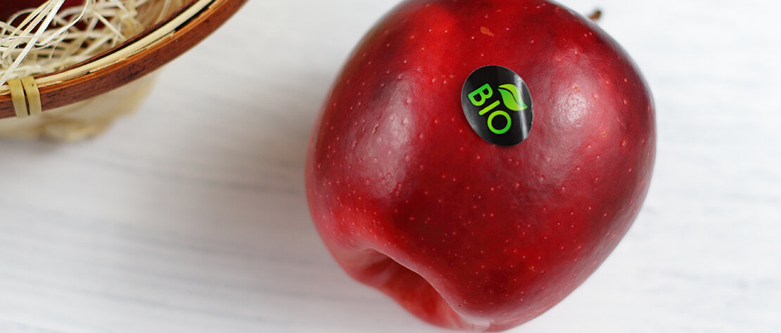 Apfel mit Bio-Siegel.