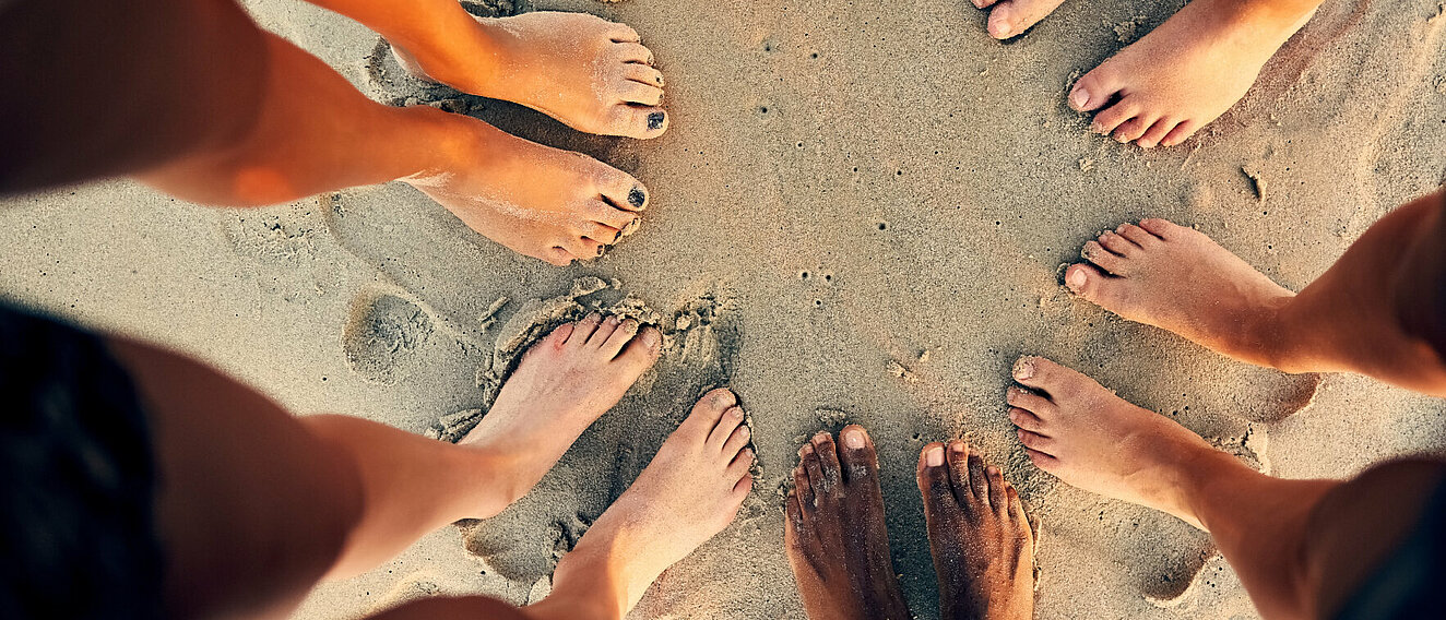 Füße im Sand.