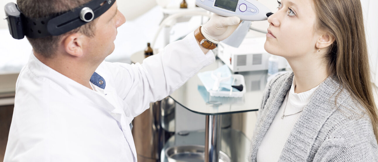 Frau beim Arzt © Malkovstock / iStock / Getty Images