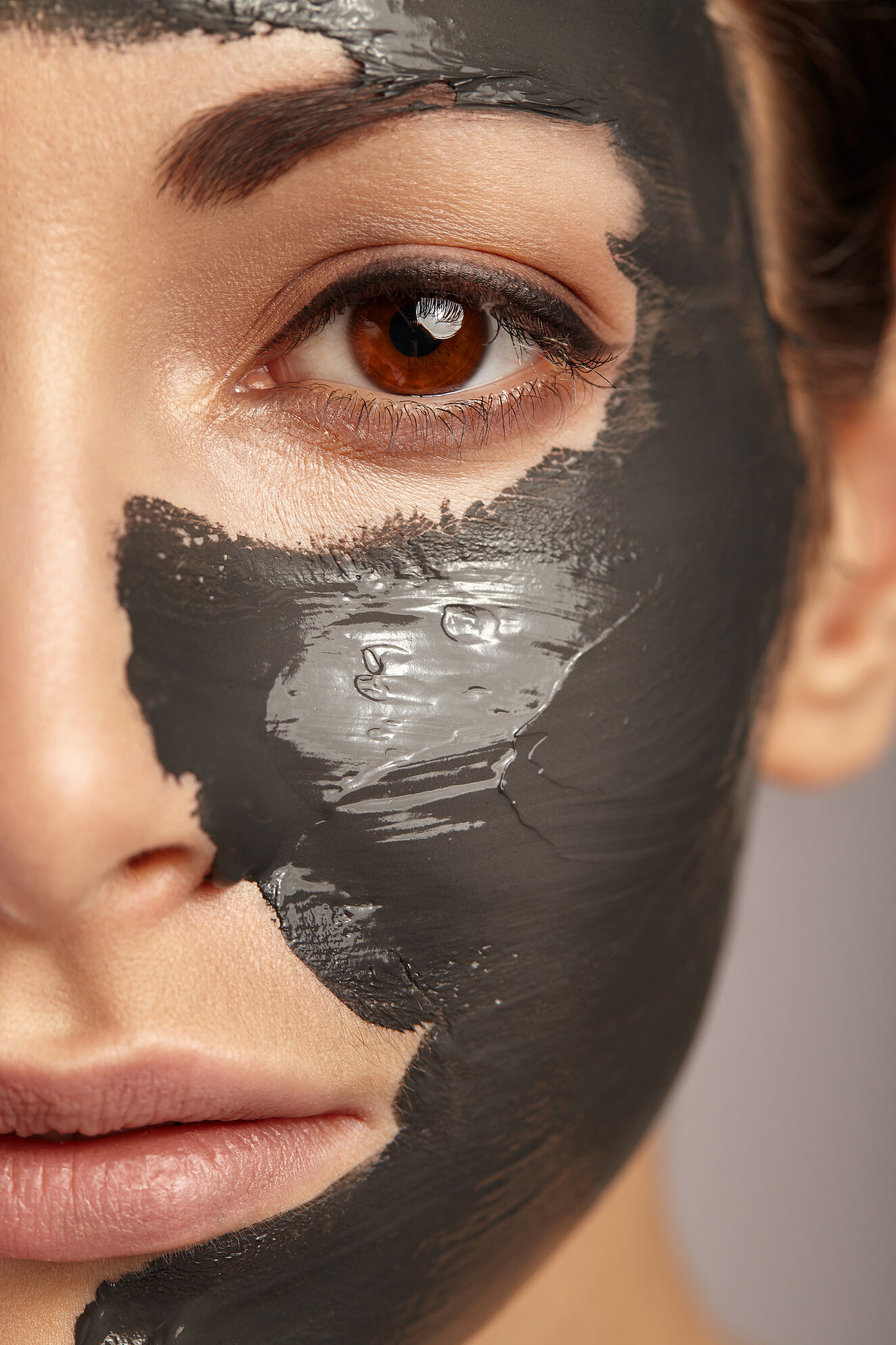 Frau mit Gesichtsmaske © Nizas / iStock / Thinkstock