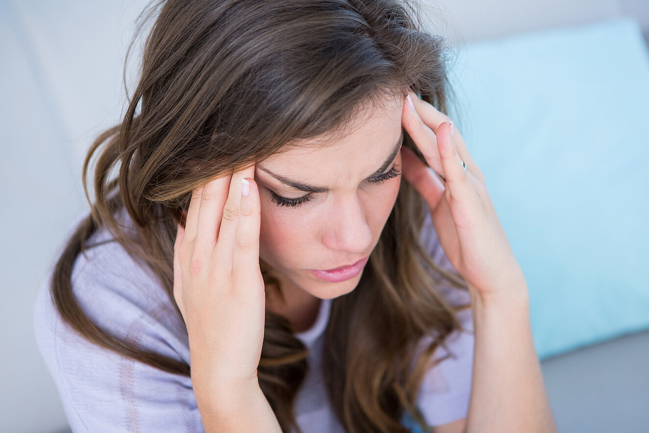 Frau mit Kopfschmerzen © Wavebreakmedia / iStock / Thinkstock