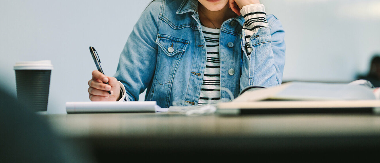© jacoblund / iStock / Getty Images Frau lernt © jacoblund / iStock / Getty Images