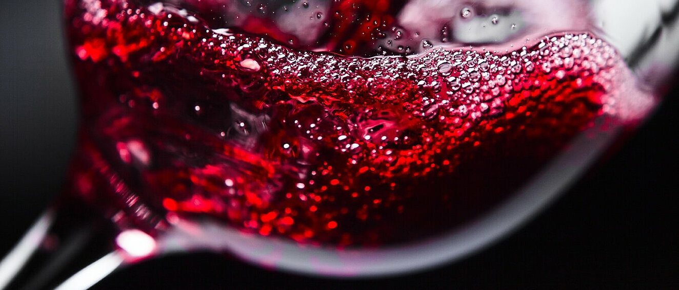 Rotwein im Glas. © igorr1 / iStock / Getty Images Plus