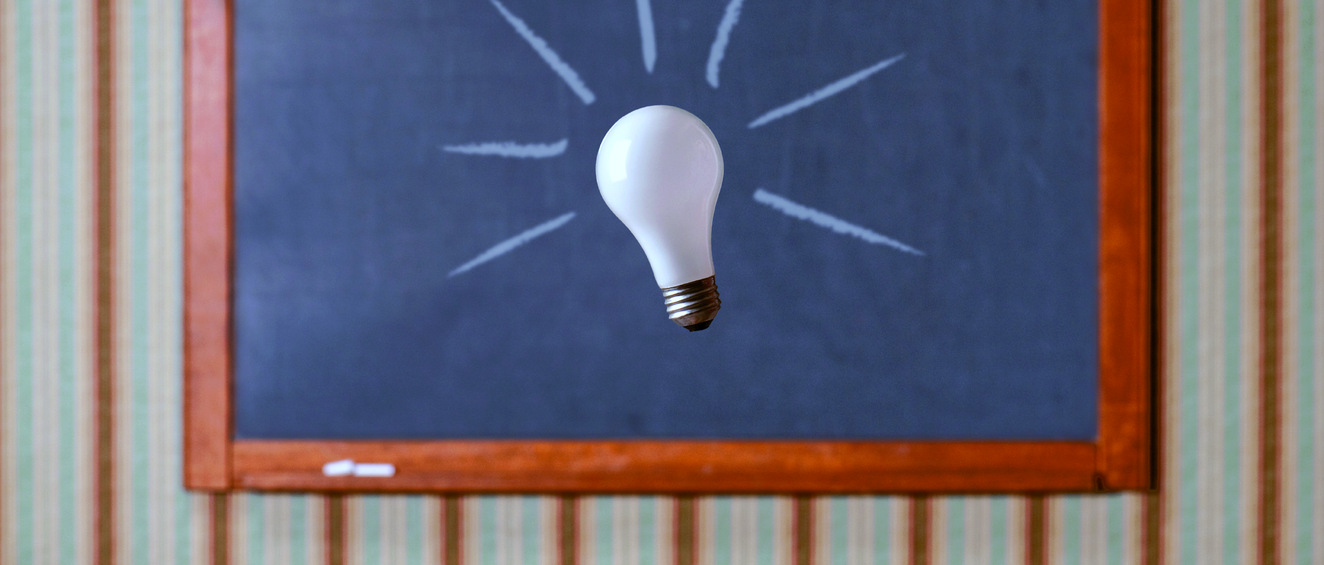 Vor der Schultafel geht ein Licht auf