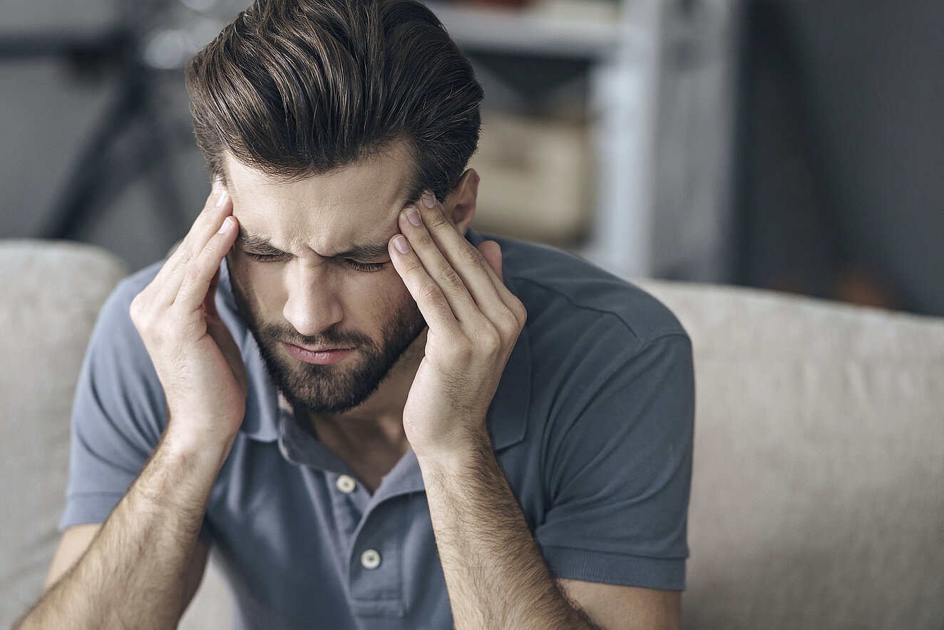 Mann mit Kopfschmerzen © g-stockstudio / iStock / Thinkstock