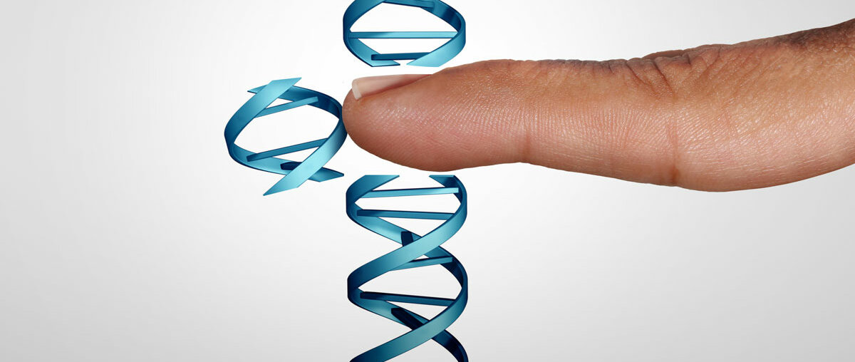 Ein Finger stößt einen Teil eines DNA-Strangs raus