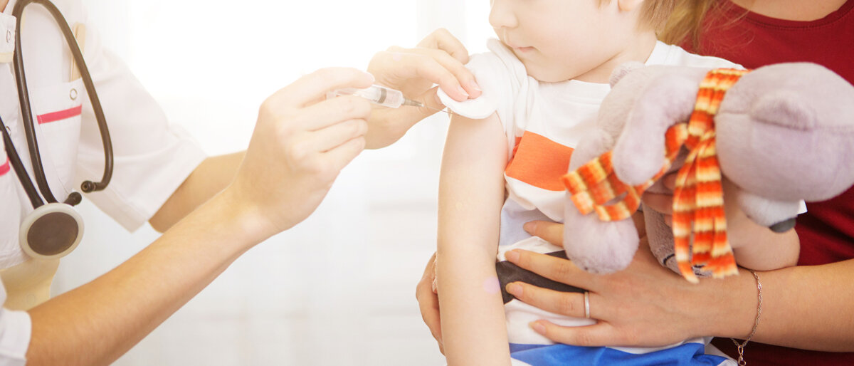 Ein Kind wird geimpft