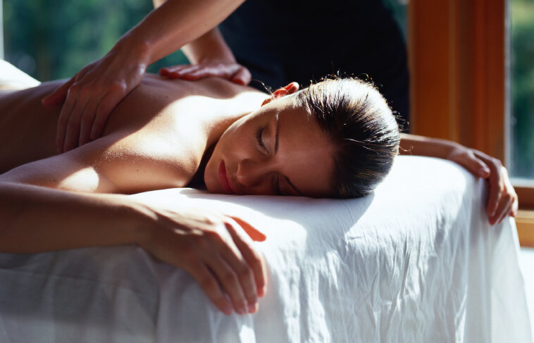 Frau bei der Massage © Ryan McVay / DigitalVision / Thinkstock
