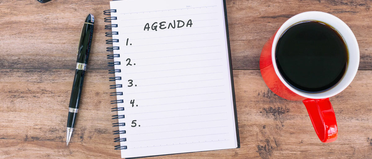 Agenda und Kaffee