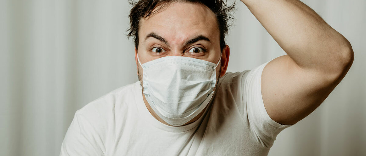 Wut Ein wütender Mann schreit.