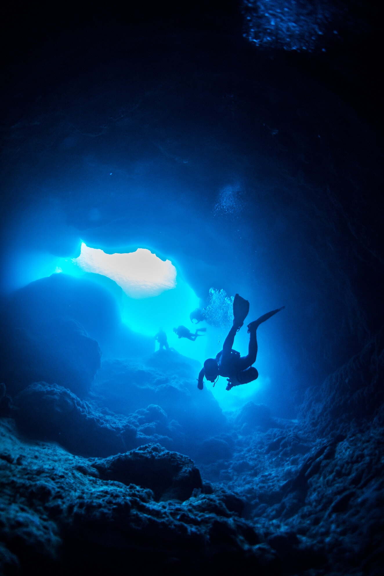 Höhlentaucher unter Wasser © Nudiblue / iStock / Thinkstock