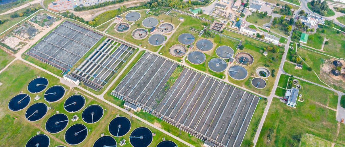 Kläranlage Luftaufnahme von Kläranlagen für Abwasser.