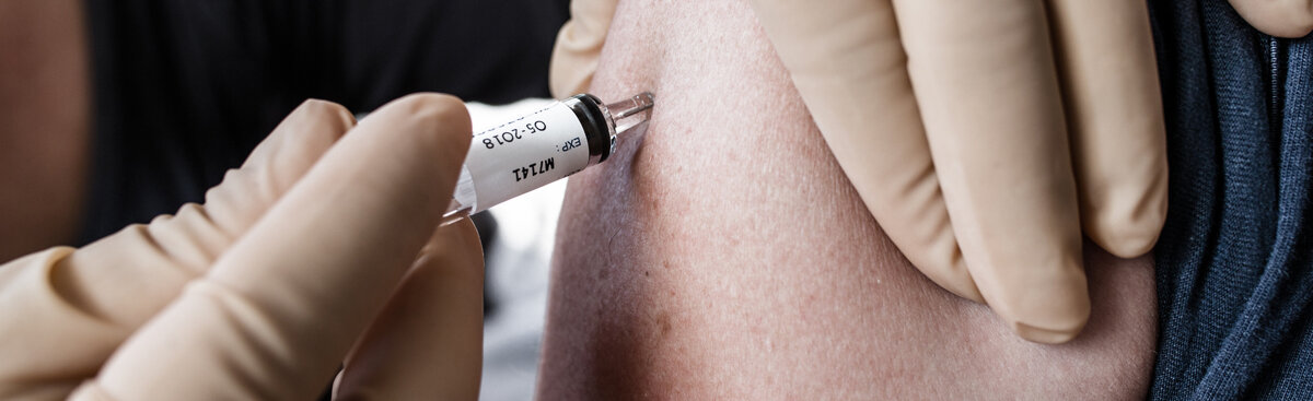 Injektion eine subkutane Injektion am Oberarm