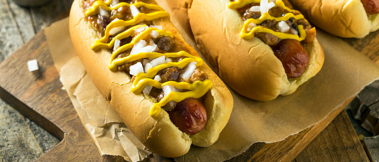 Hotdogs © bhofack2 / iStock / Getty Images