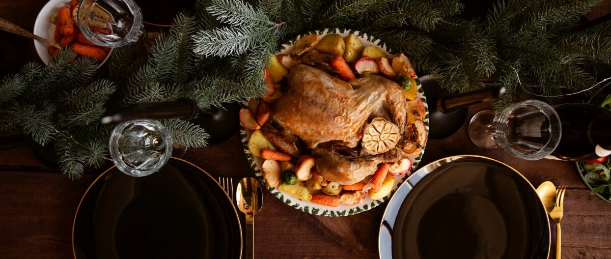 Reich gedeckter Tisch