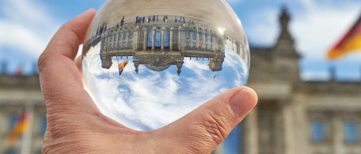 Grundrechte Der Bundestag durch ein Rundglas betrachtet