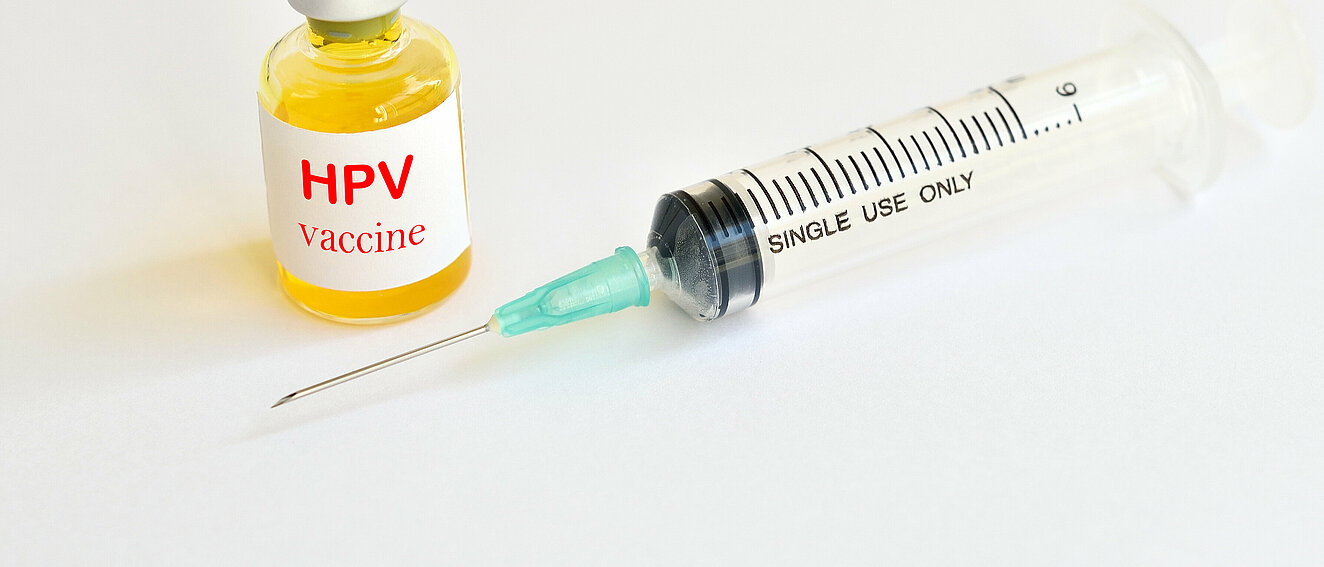 Impfstoff mit Spritze