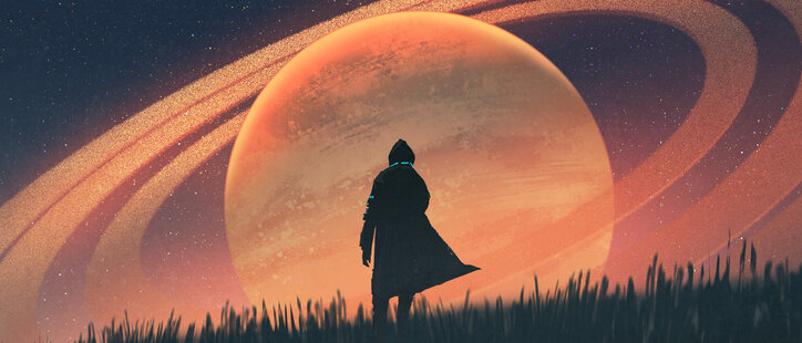 Mann auf Feld gegen den Planeten mit Ringen