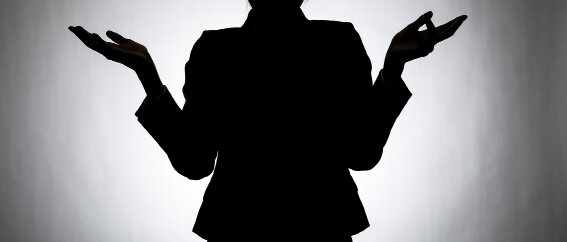 Schatten einer Frau © aijiro / stock.adobe.com