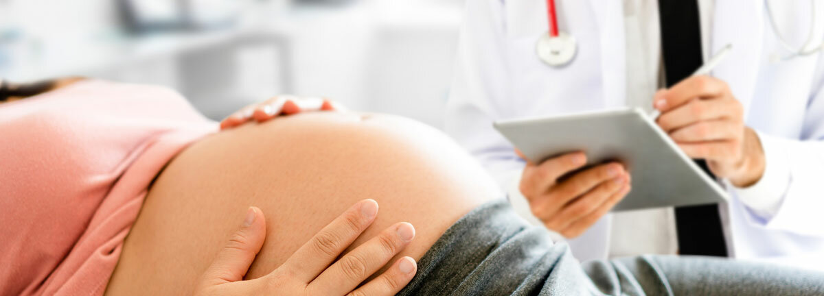 Eine Schwangere beim Arzt