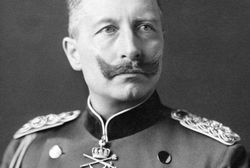Portrait Kaiser Wilhelm © „Kaiser Wilhelm II of Germany - 1902“ von Voigt T. H. - Photo HU 68367 from the IWA London. Lizenziert unter Gemeinfrei über Wikimedia Commons