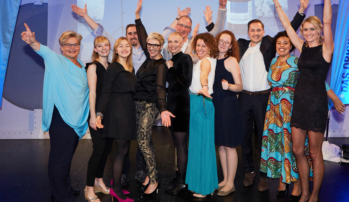 Gruppenbild der zwölf DHU-Botschafter*innen