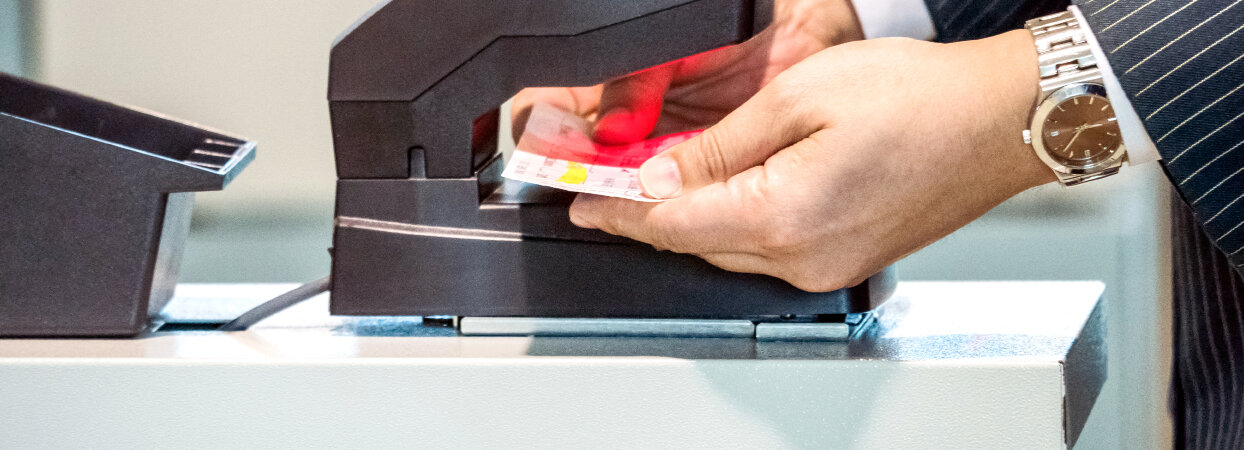 Kartenscanner © Jenhung Huang / iStock / Getty Images