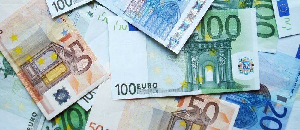 Geldscheine © niroworld / 123rf.com