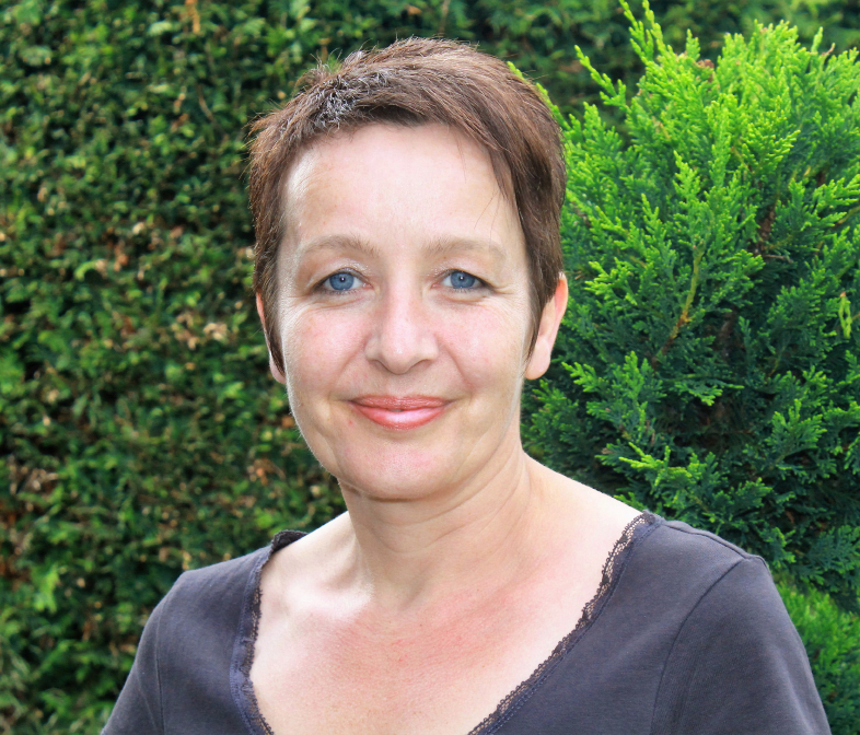 Nicole Leuteritz ist examinierte Krankenschwester am Krankenhaus St. Marienwörth in Bad Kreuznach. Seit 2007 hat sie die pflegerische Leitung der Gynäkologie- und Geburtshilfe-Abteilung und seit 2010 zusätzlich auch im zertifizierten Brustzentrum. Sie bie
